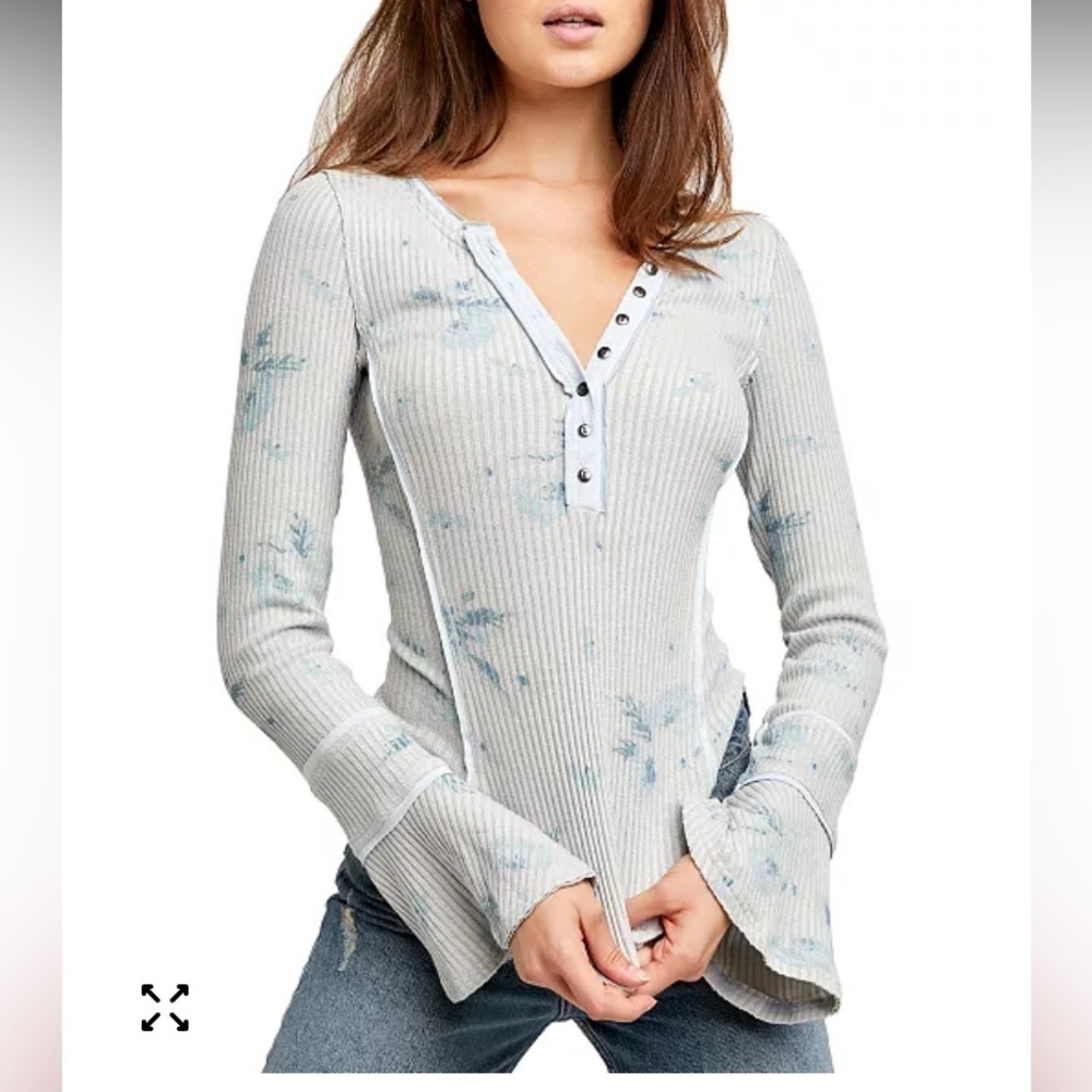 FREE PEOPLE LAYER ME HENLEY TOP
Long Sleeve FLORAL GREY Bell sleeve fall casual